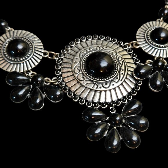 Vintage Silver-Tone Bib Necklace Black Beads Floral Gothic Moody Adjustable - Picture 5 of 10
